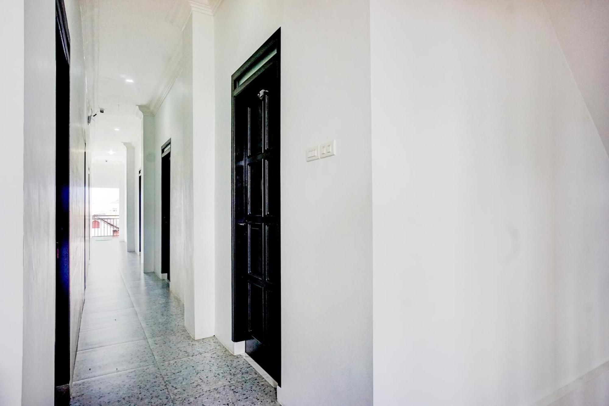 Capital O 94254 Dental Inn Banda Aceh Esterno foto